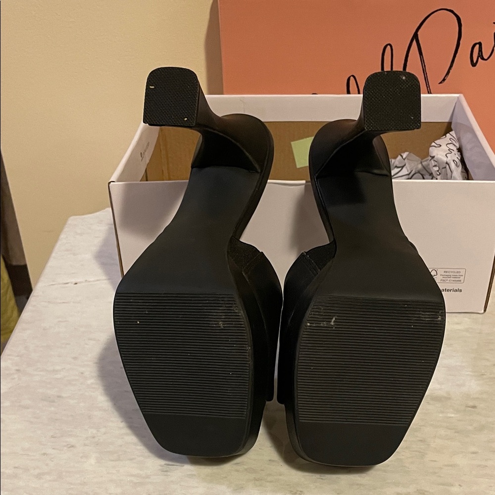 Wild Pair Black Open-Toe Platform Mule Heels - Picture 5 of 5